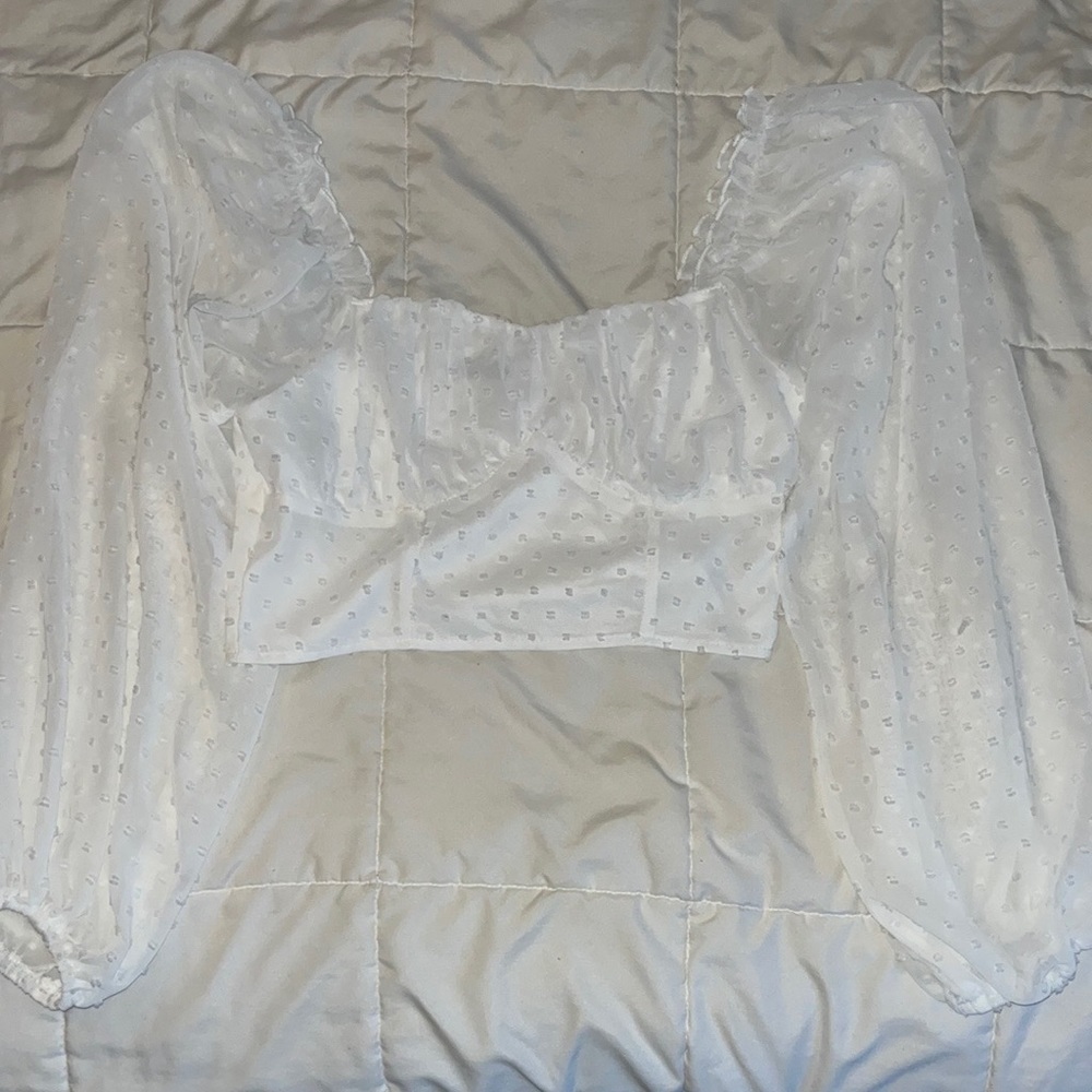 white clip dot bubble sleeve shirt